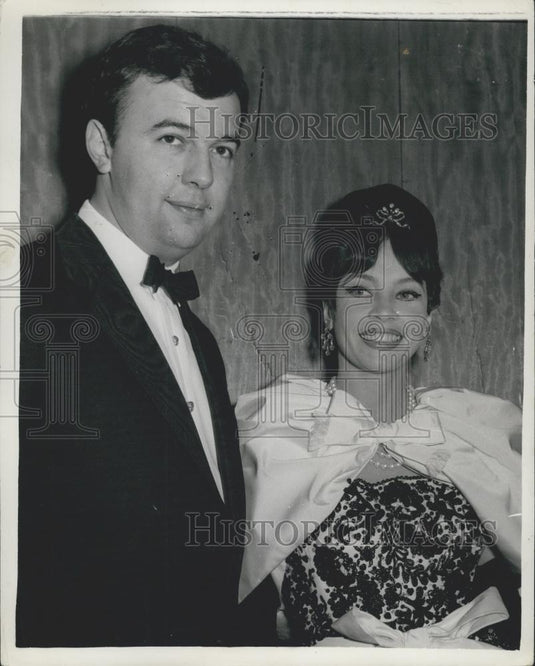 1961 Press Photo Leslie Carron, Warner Theatre - Historic Images