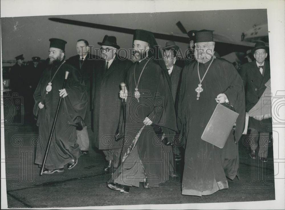 1959 Press Photo Archbishop Makarios Arrives In London - Historic Images