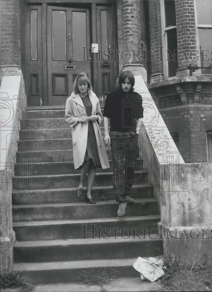 1965 Press Photo Michael Chaplin Son Actor Charlie Wife Patricia Leaves Home - Historic Images