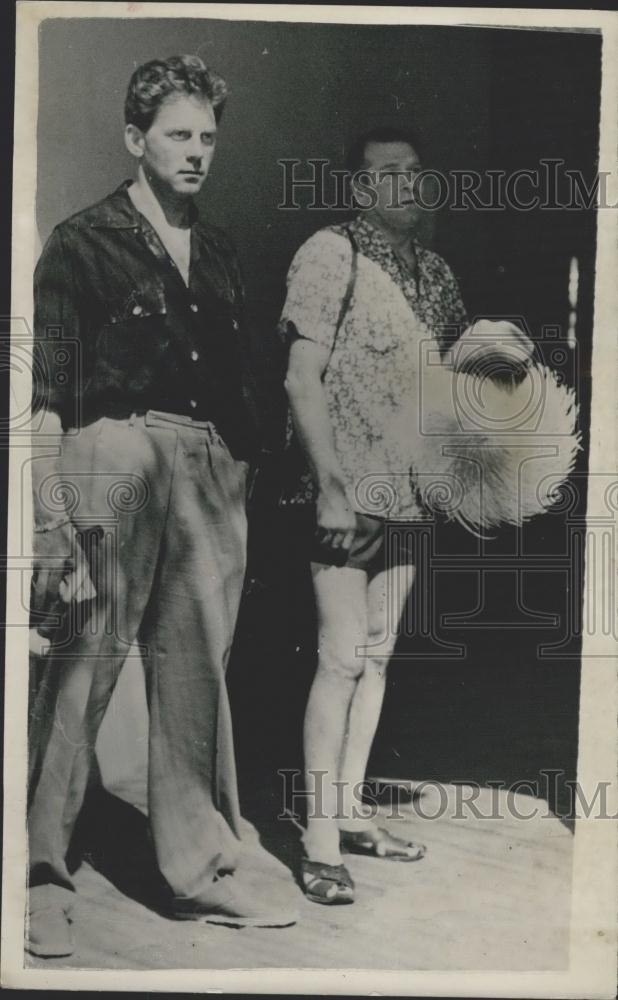 1954 Press Photo Actor Laurence Olivier & Wife Vivien Leigh In Italy - Historic Images