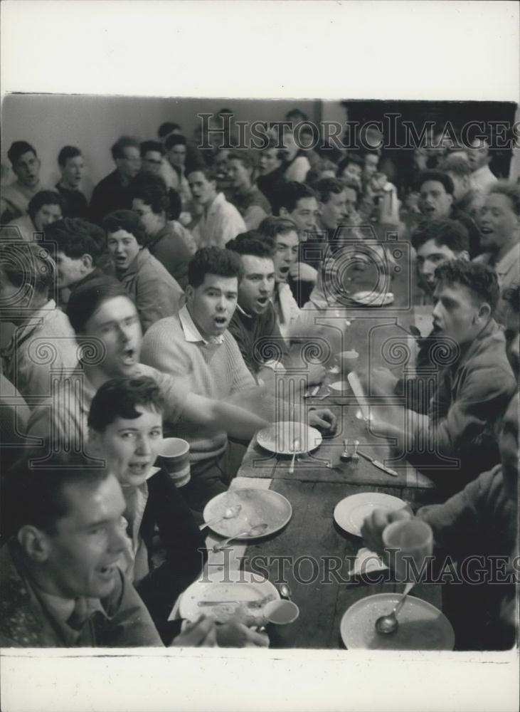 Press Photo Operation Donnington Hal - Historic Images