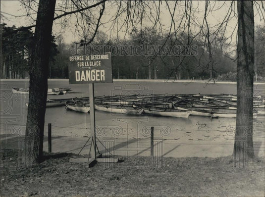 Press Photo Flooded area and boats floating - Historic Images