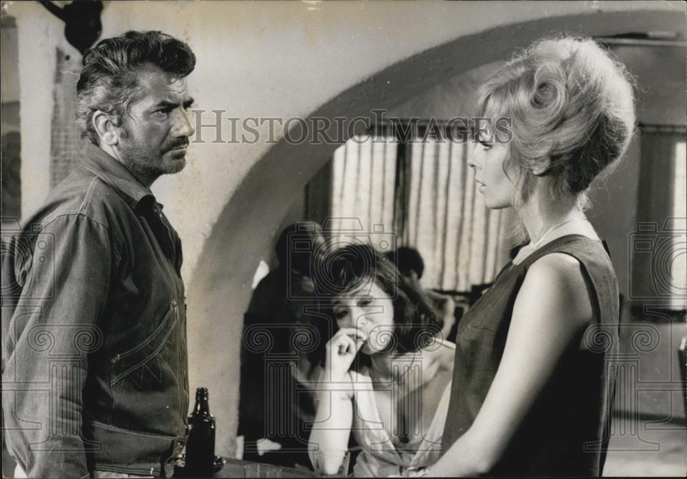 1966 Press Photo Daniel Gelin &amp; Michele Mercier Co-Star In &quot;Black Sun&quot; - Historic Images