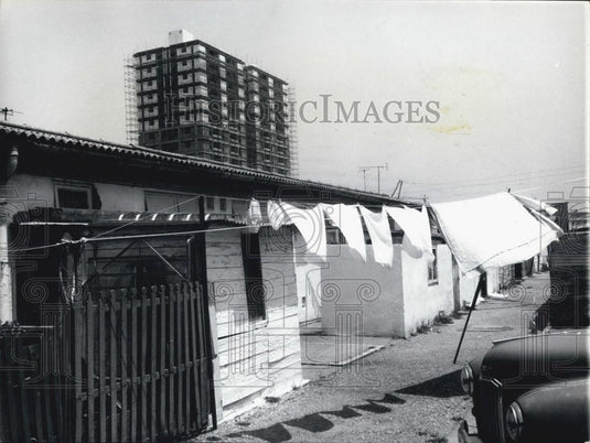 Press Photo Outside look of a house - Historic Images