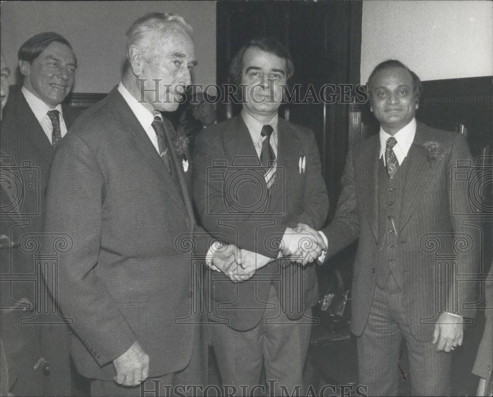 Press Photo Lord Mountbatten Launch Shipyard James Airlie Philippines - Historic Images