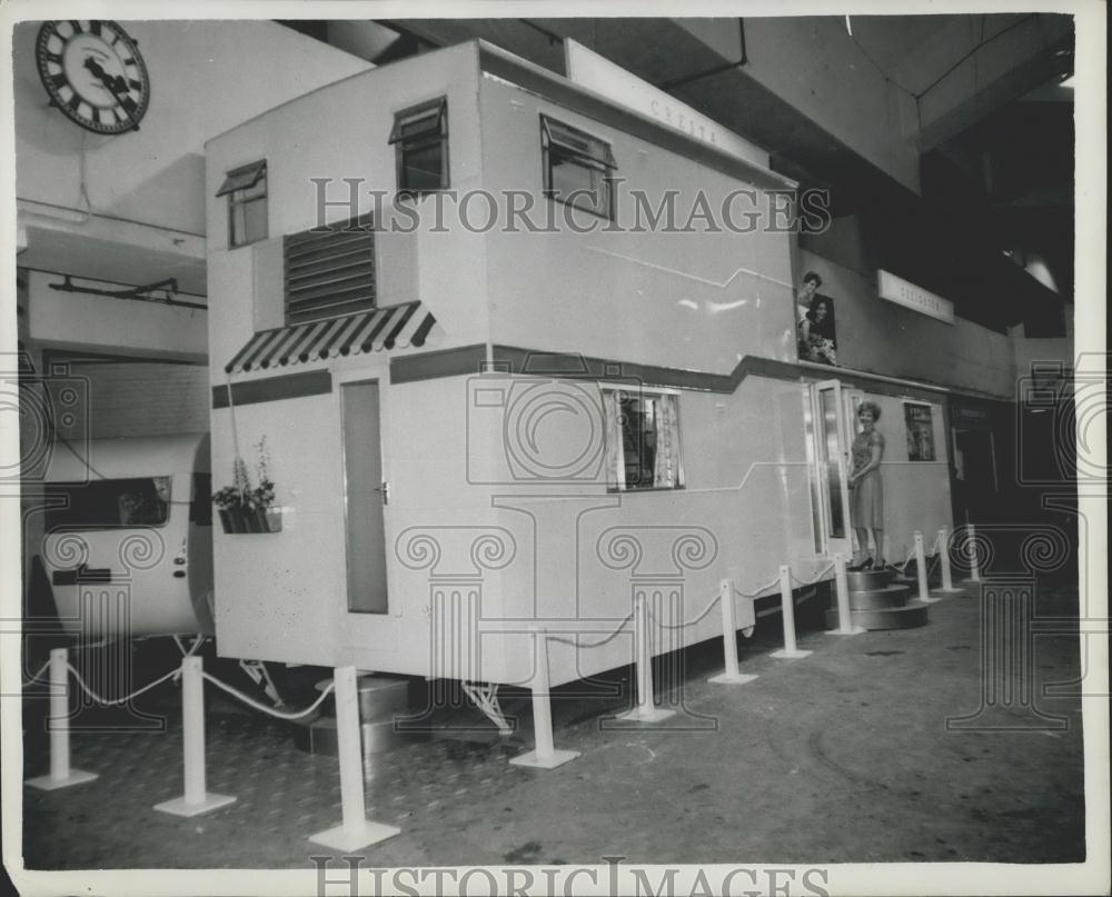 1961 Press Photo The Golden Arrow caravan - Historic Images