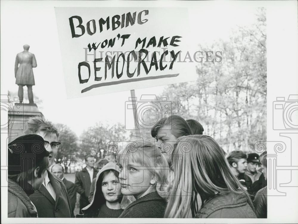 1966 Press Photo Anti-Vietnam demonstration in Helsinki - Historic Images