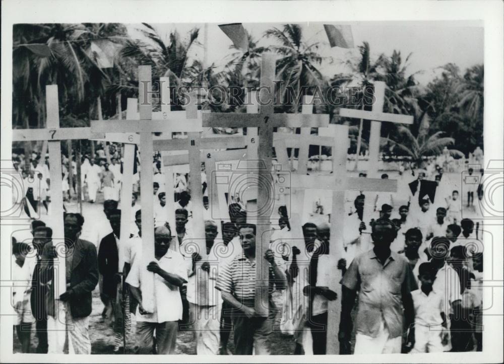 1960 Press Photo Catholics holds protest demonstration, in Ceylon - Historic Images