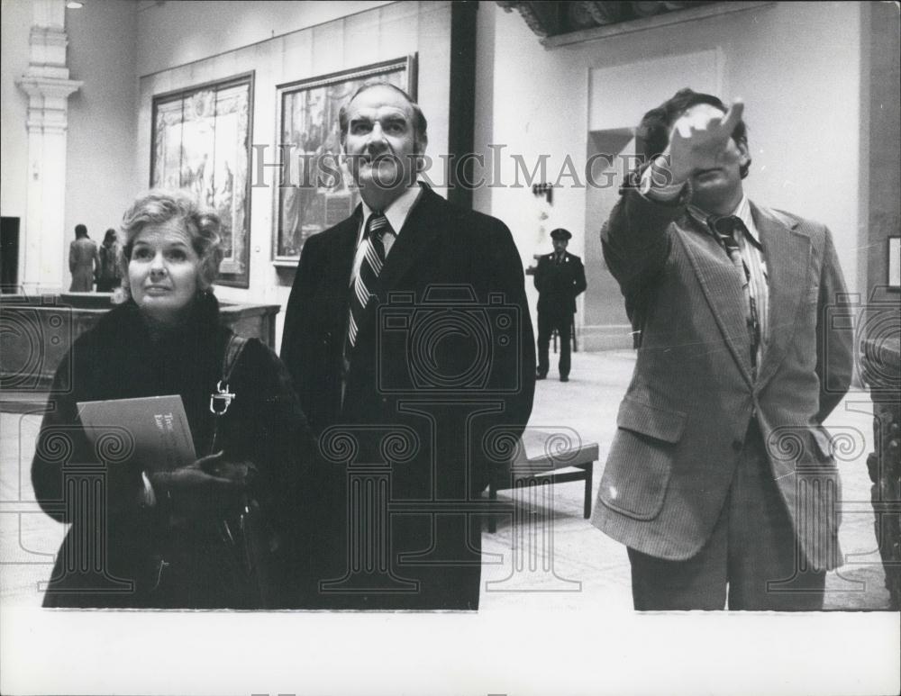 1973 Press Photo Sen George McGovern,wife Eleanor at Victoria And Albert museum - Historic Images