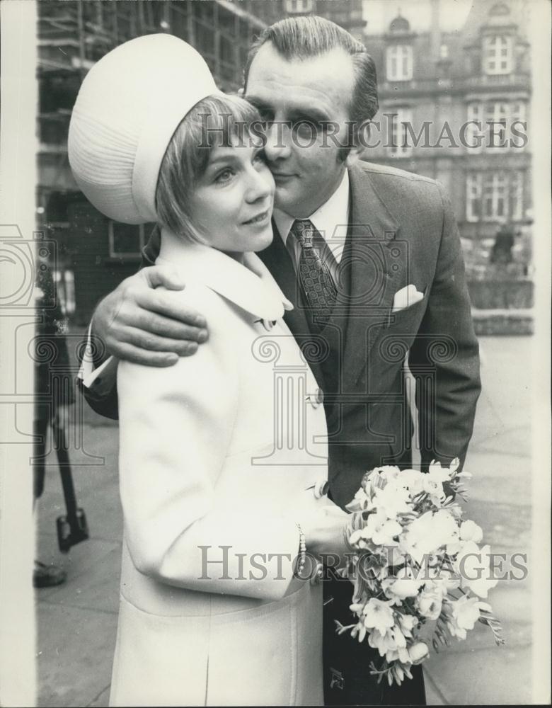 1970 Press Photo Phillipa Gail Marries David Conville - Historic Images