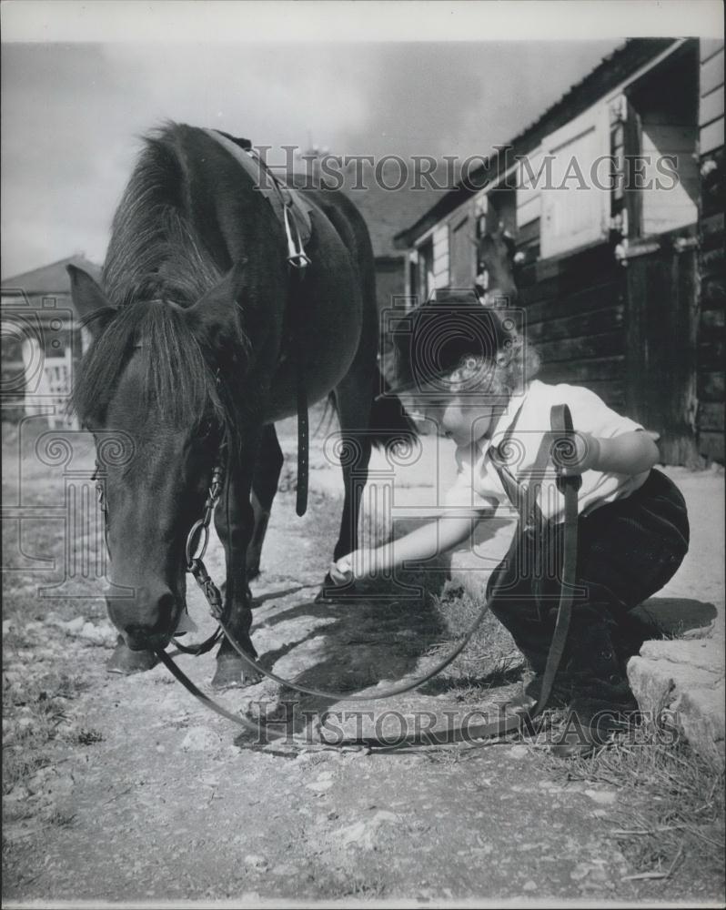 Press Photo Martin Brierley with Pony "Dot" - Historic Images