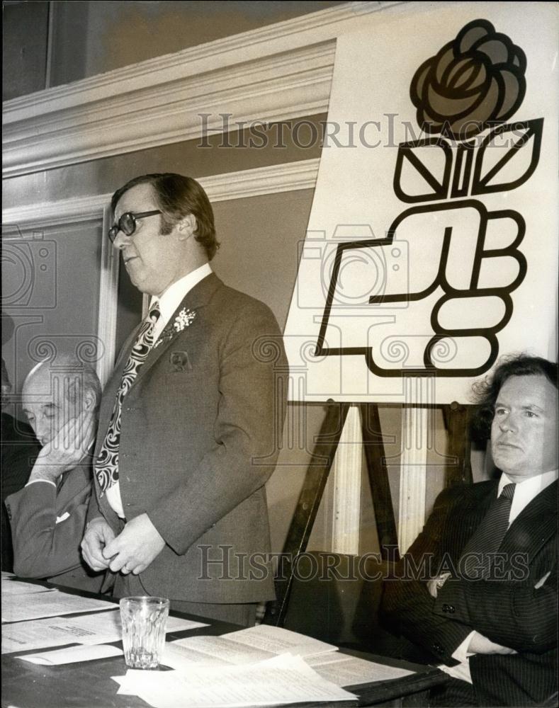 1975 Press Photo Labour Party Campaign J. Dickson Mabon Speaking Westminster - Historic Images