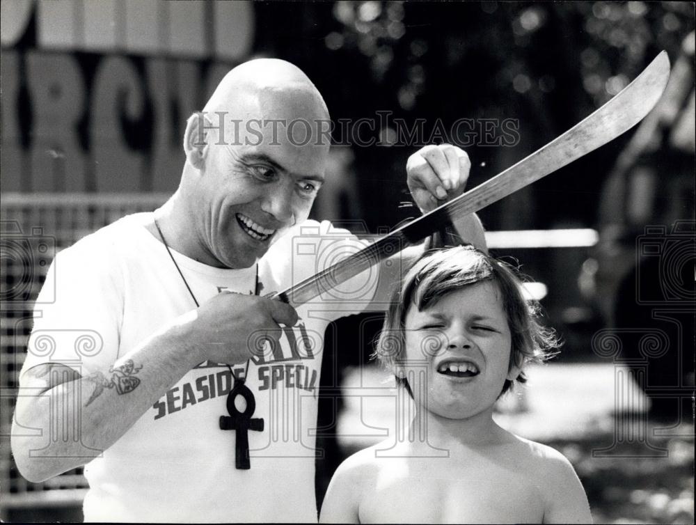 Press Photo Tony Cuts his Sons Hair - Historic Images