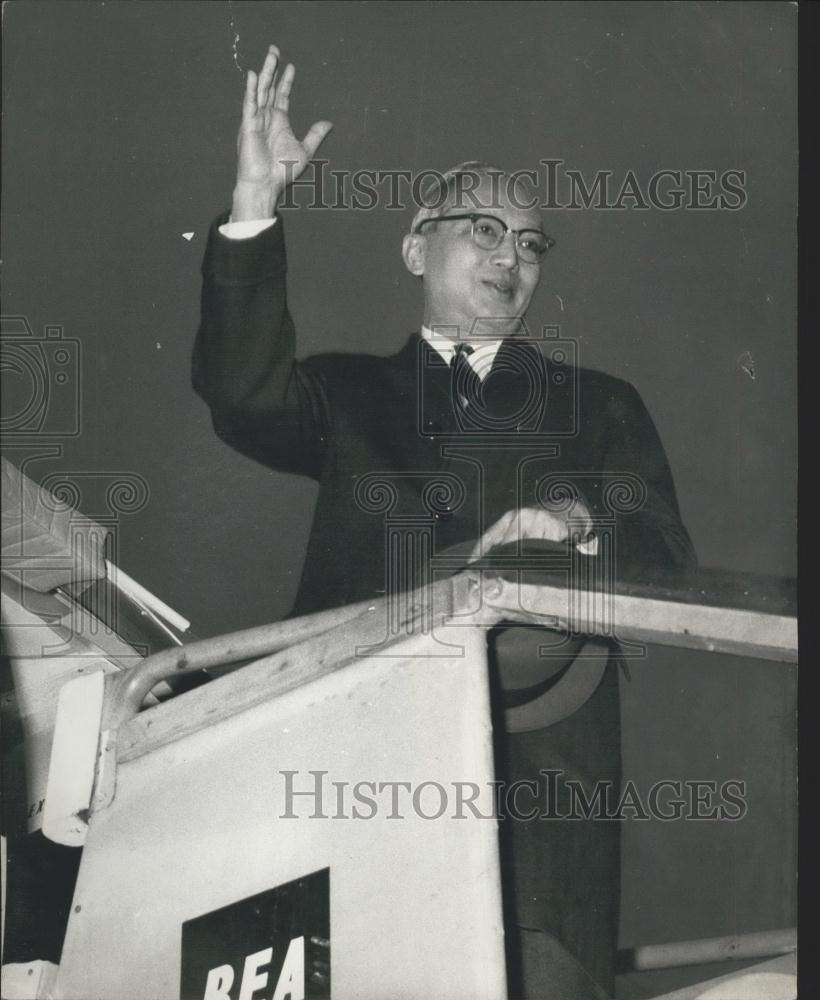 1968 Press Photo United Nations Secretary-General U Thant arrival in Paris - Historic Images