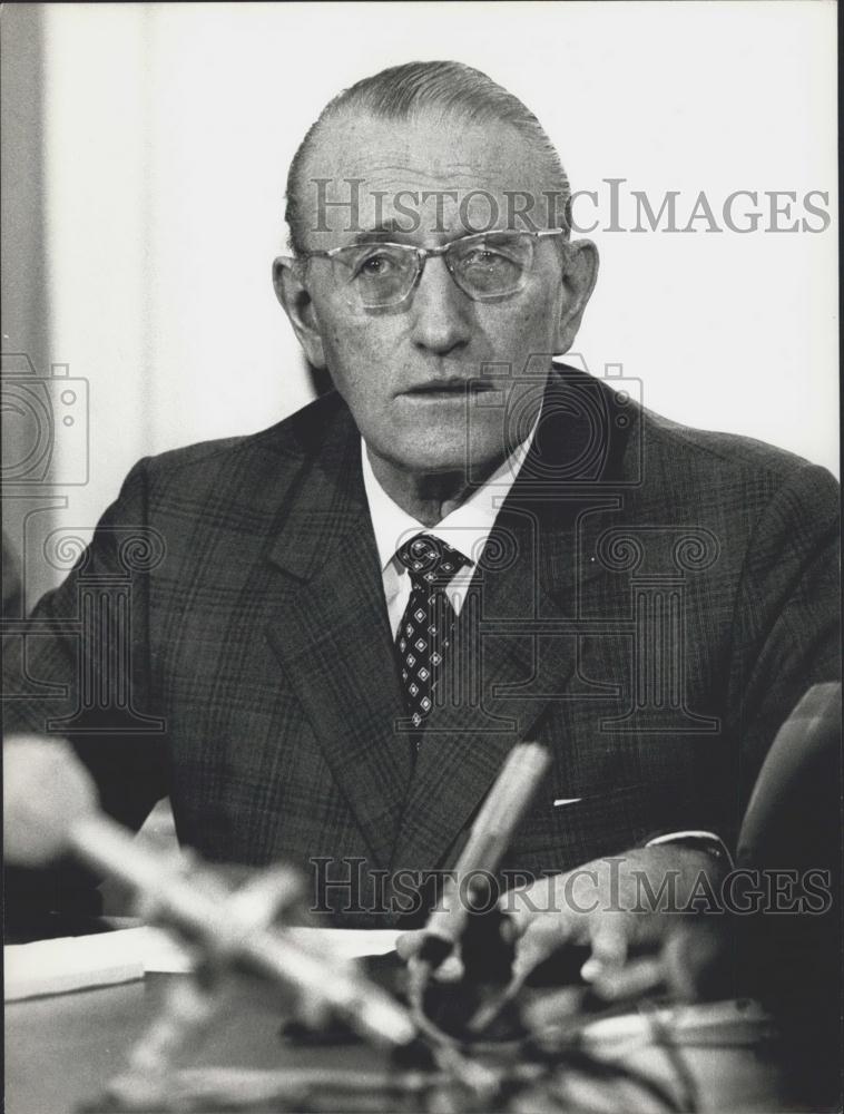 1976 Press Photo Mr. Walter Jann, executive director Hoffmann - La Roche - Historic Images