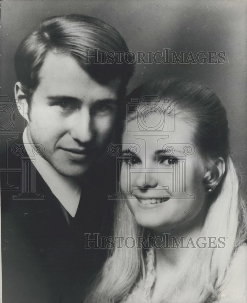 1971 Press Photo Tricia Nixon Daughter Of President Nixon With Fiance - Historic Images