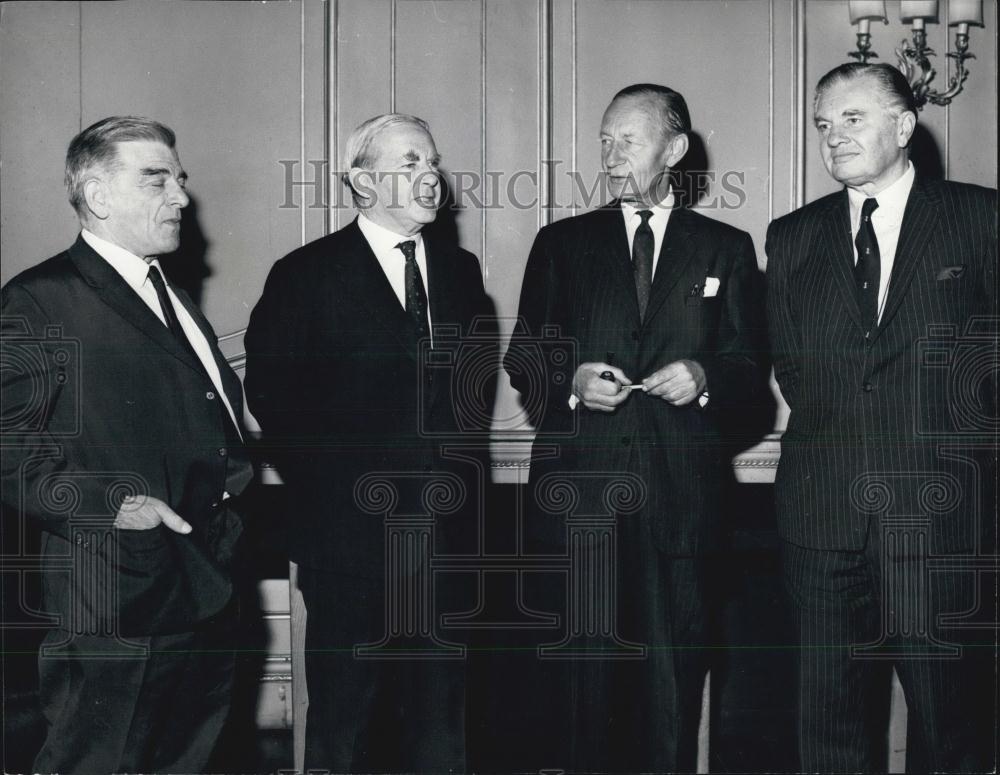 1970 Press Photo Inquiry Court Men Lord Pearson Dock Strike London Hearings - Historic Images