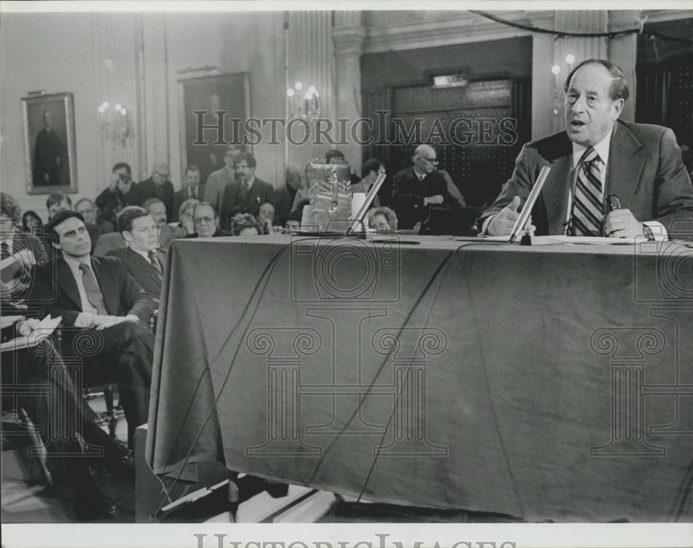 1975 Press Photo Stanley Steingut at Senate hearing - Historic Images