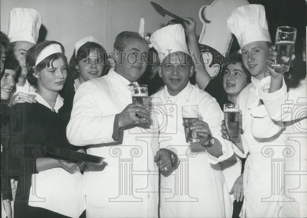 1959 Press Photo Chef Karl Kimmel, Private Munich Hotel School - Historic Images