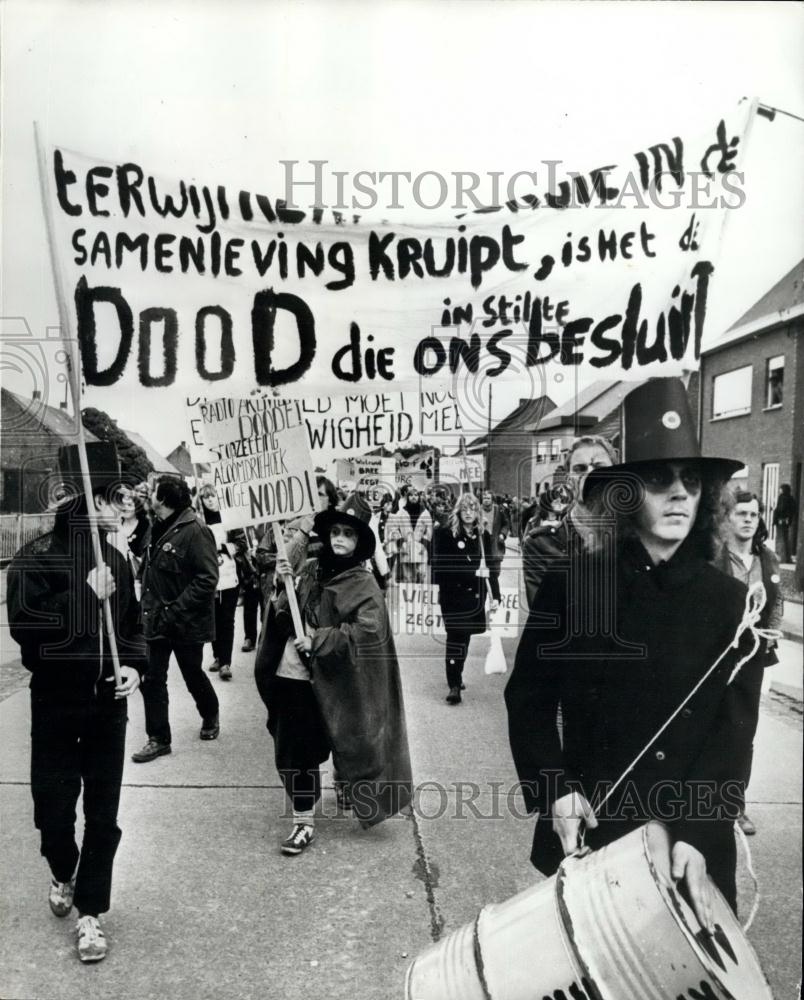 Press Photo Demonstration against nuclear plants in Belgium - Historic Images