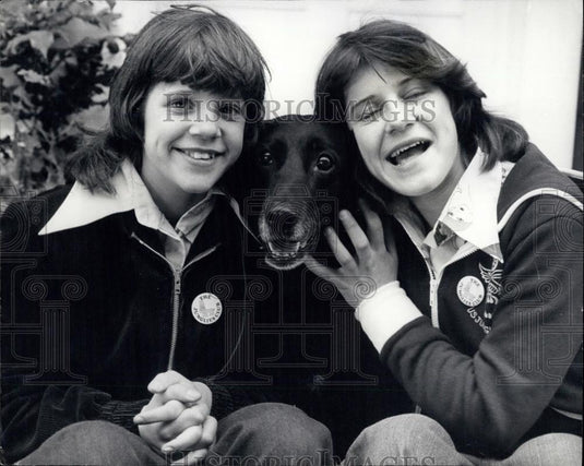 1978 Press Photo , ' Pet of the year'Sherry the dog and owners - Historic Images