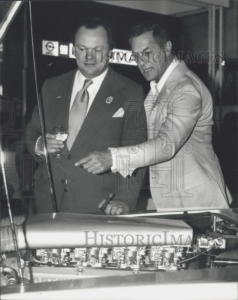 1974 Press Photo Actor Tony Curtis/Aston Marin Automobile/S.W. Willson/Auto Show - Historic Images