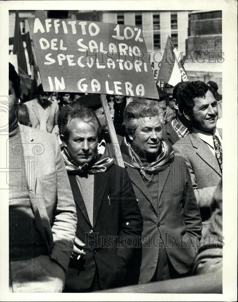 Press Photo Protest against something with men with signs - Historic Images