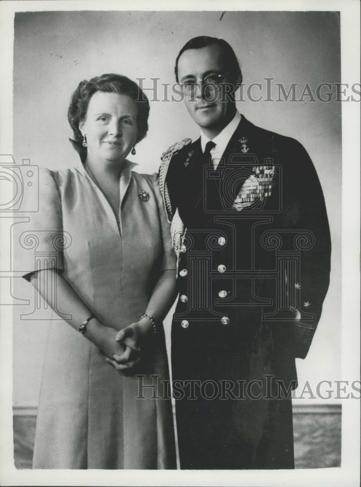 1956 Press Photo Queen Juliana and Prince Bernhard of the Netherlands. - Historic Images