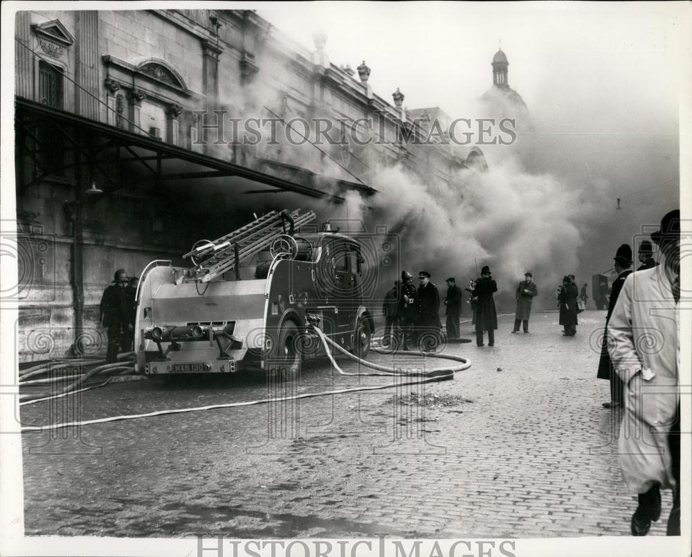 1958 Press Photo Smithfair Blaze, Underground Store Room - Historic Images