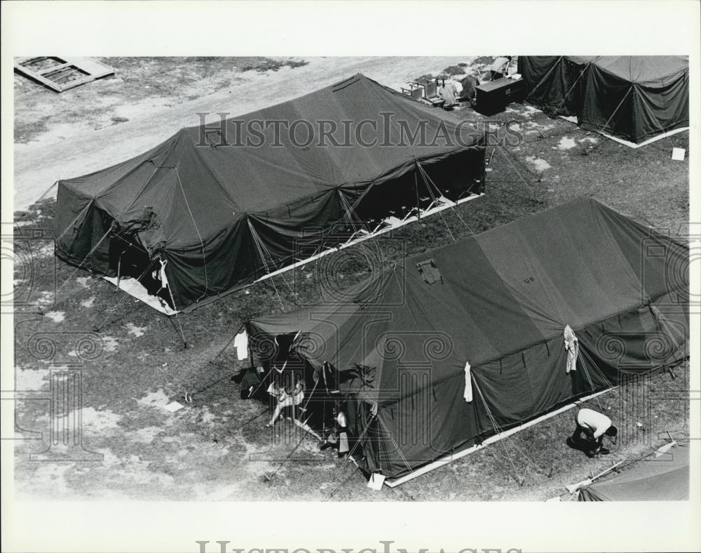 Press Photo Fort Walton Beach Florida, Cuban Refugees - Historic Images