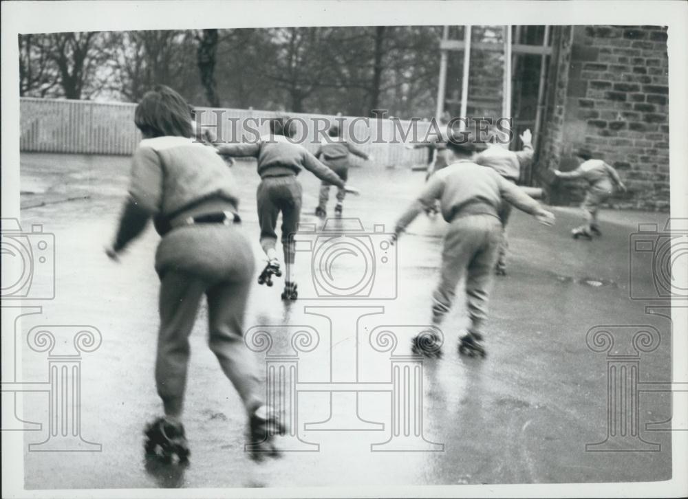 Press Photo blind roller skaters of Sheffield - Historic Images