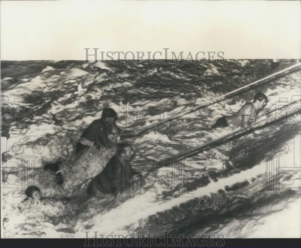 Press Photo Australian Soldiers Swept Into the Sea During Cyclone - Historic Images