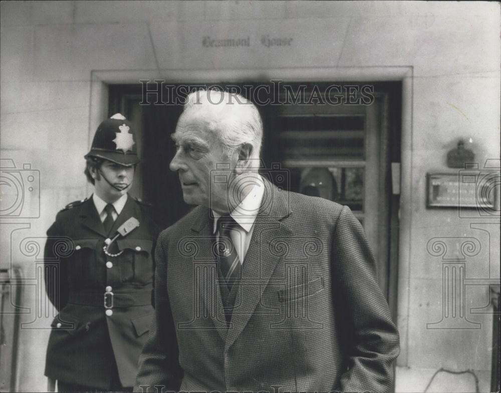 1976 Press Photo Earl Mountbatten visits Princess Anne - Historic Images