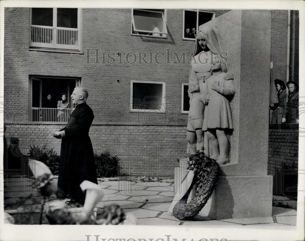 1953 Press Photo Bombardment of French School In Copenhagen - Historic Images