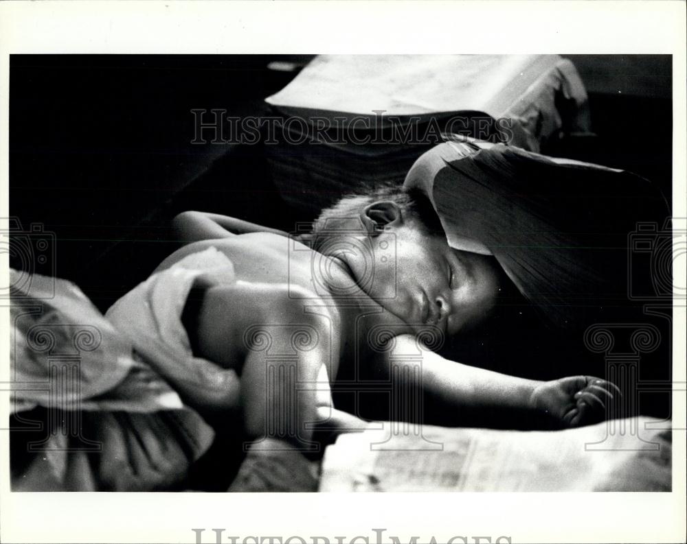 Press Photo Cuban refugee baby - Historic Images