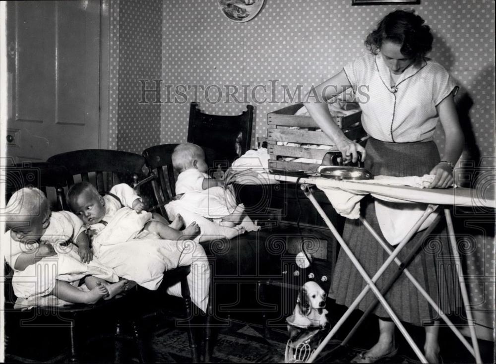 Press Photo Hannah Attridge &amp; her triplets - Historic Images