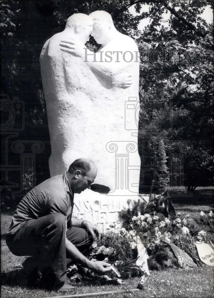 Press Photo Monument for those Missing Since the End of the War - Historic Images