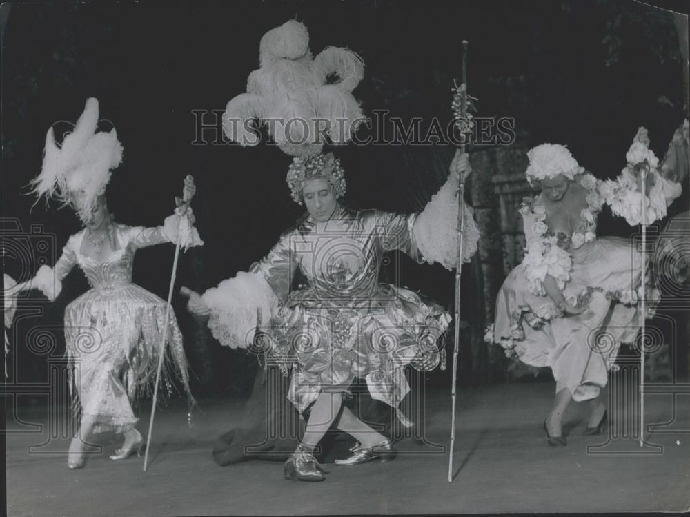 Press Photo Party at Biarritz - Historic Images
