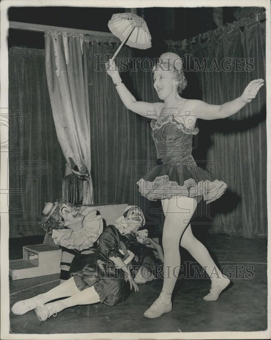 1955 Press Photo Wives rehearse their "Circus in Mime" Program - Historic Images