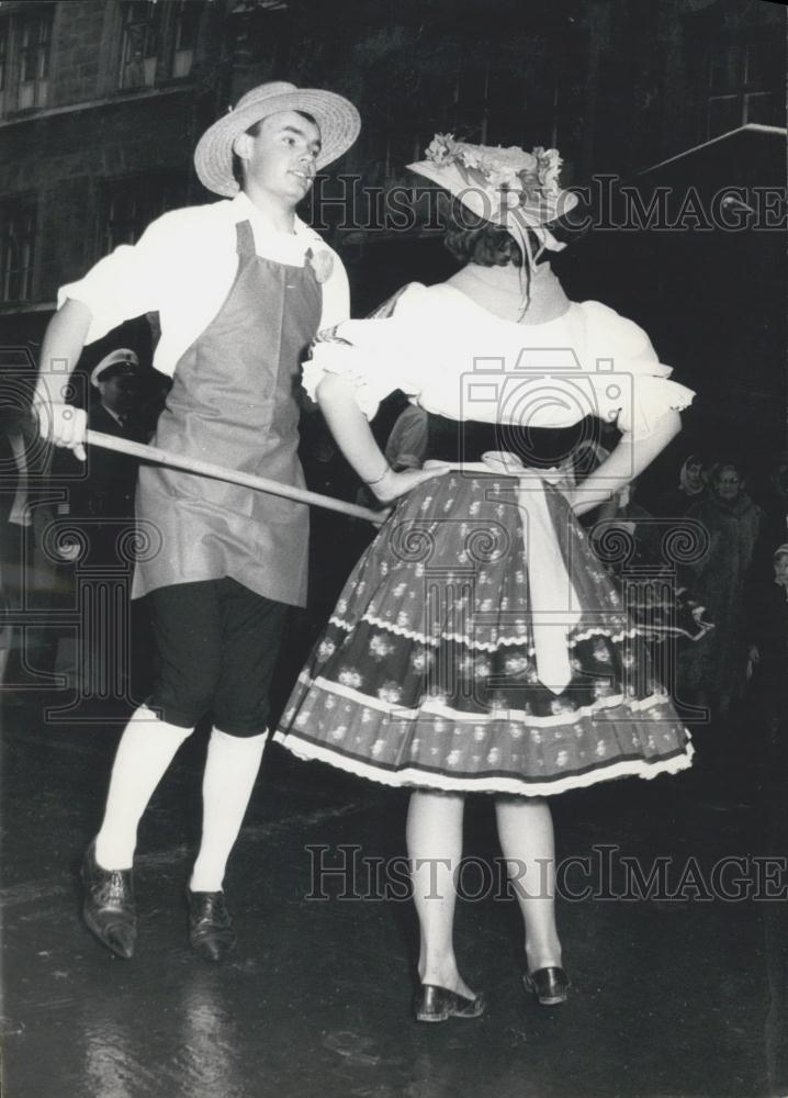 1964 Press Photo &quot;Valentins-dance&quot; in Munich - Historic Images