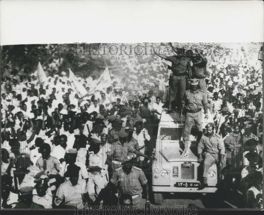 1970 Press Photo Major General Numeiry On Landrowver While Visiting White Nile - Historic Images