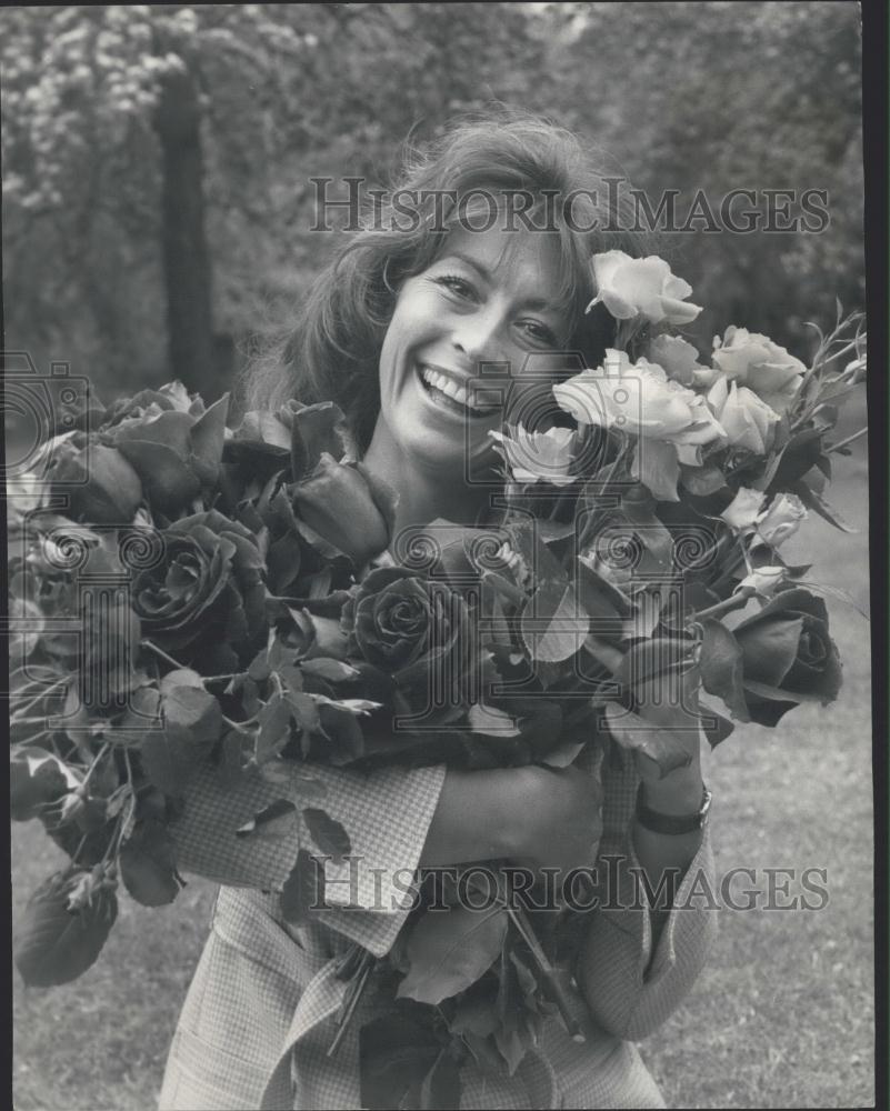 1976 Press Photo Author &amp; Actress Nanette Newman - Historic Images