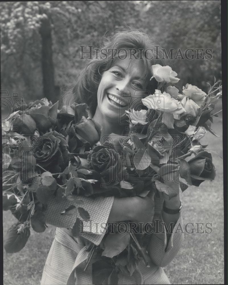 1976 Press Photo Author & Actress Nanette Newman - Historic Images