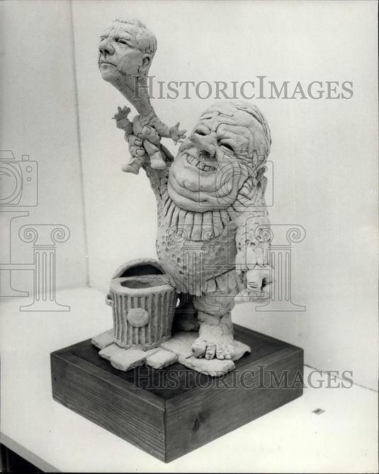 1972 Press Photo Gordon Govier's "Affectionate Political Satire" - Historic Images