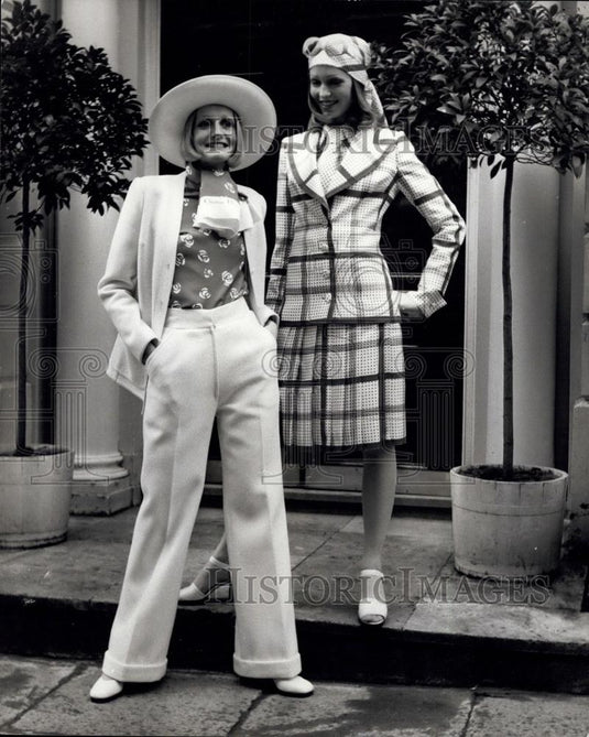 1972 Press Photo Model Lorraine Naylor & Marion Cameron - Historic Images