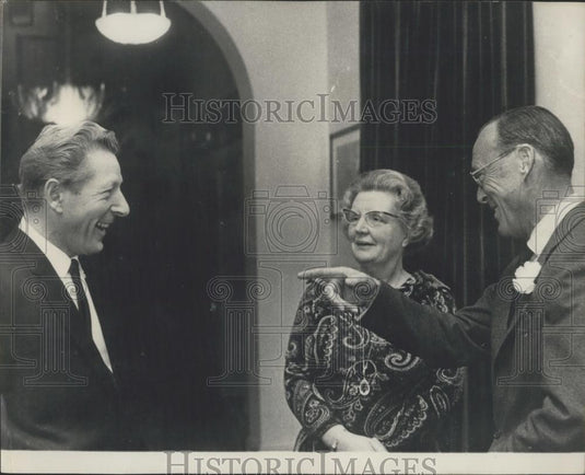 1966 Press Photo Actor Danny Kate Meets Dutch Royal Family - Historic Images