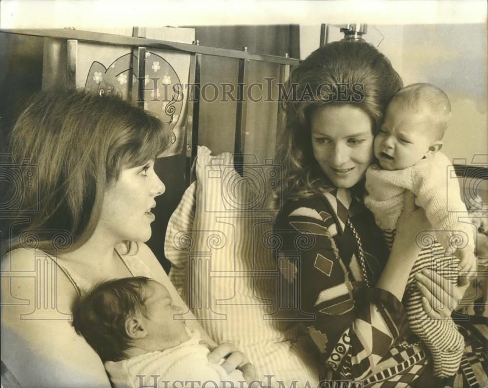 1970 Press Photo Vanessa Redgrave Actress Son Carlo Kelly Mother Lynn Barnes - Historic Images