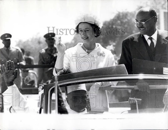 1965 Press Photo HM the Queen & Pres. Dr. El Tigani El Mahi - Historic Images