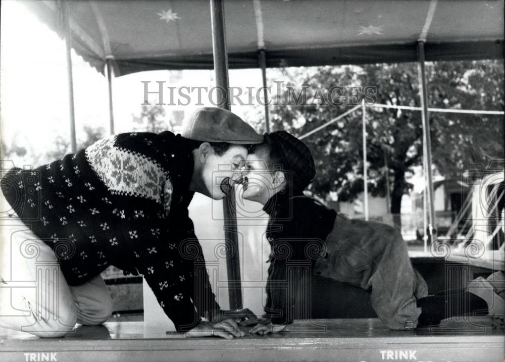 1965 Press Photo Clown Tequila and his son - Historic Images