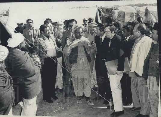Press Photo U.S. Congressional Delegation With Afghan Refugees In Camp In NWF - Historic Images